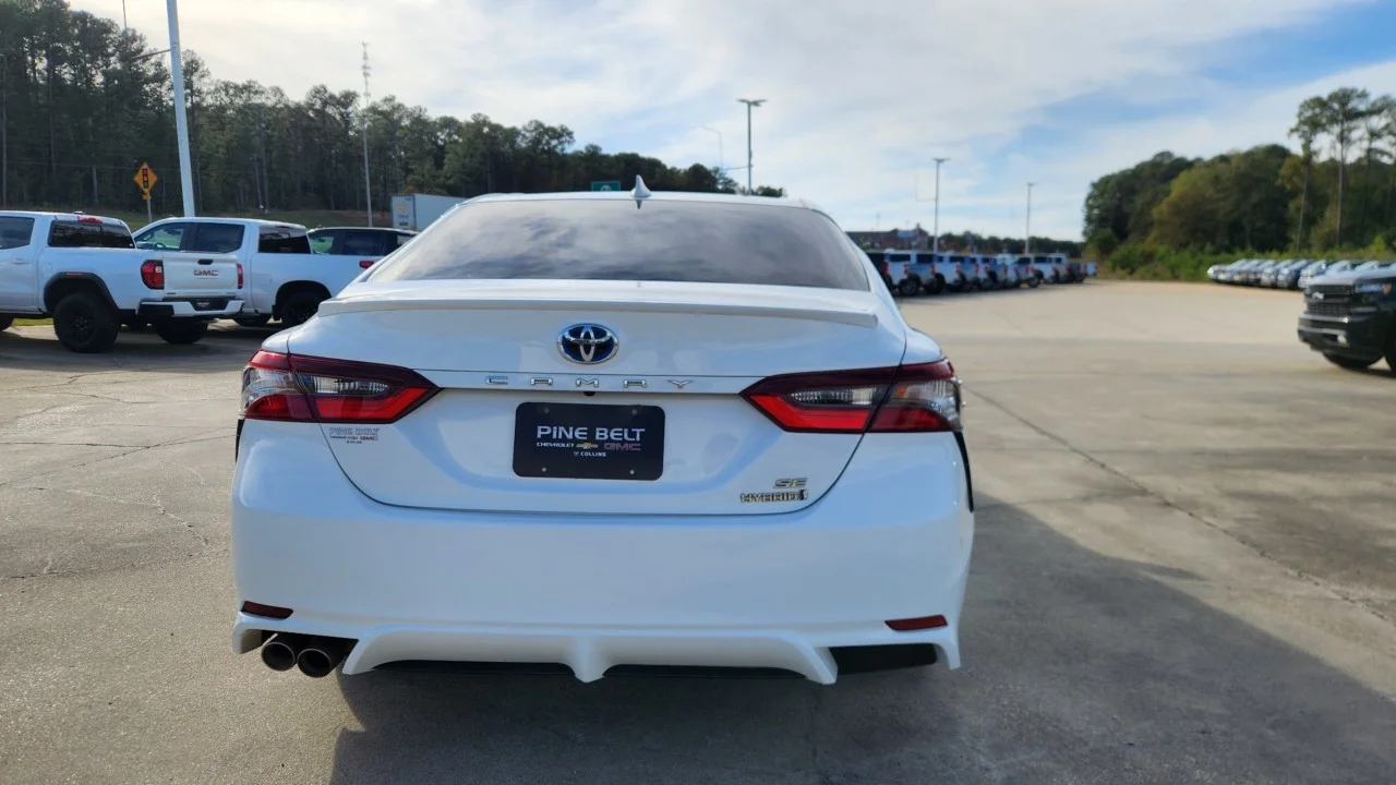 Used 2024  Toyota Hybrid SE image 4