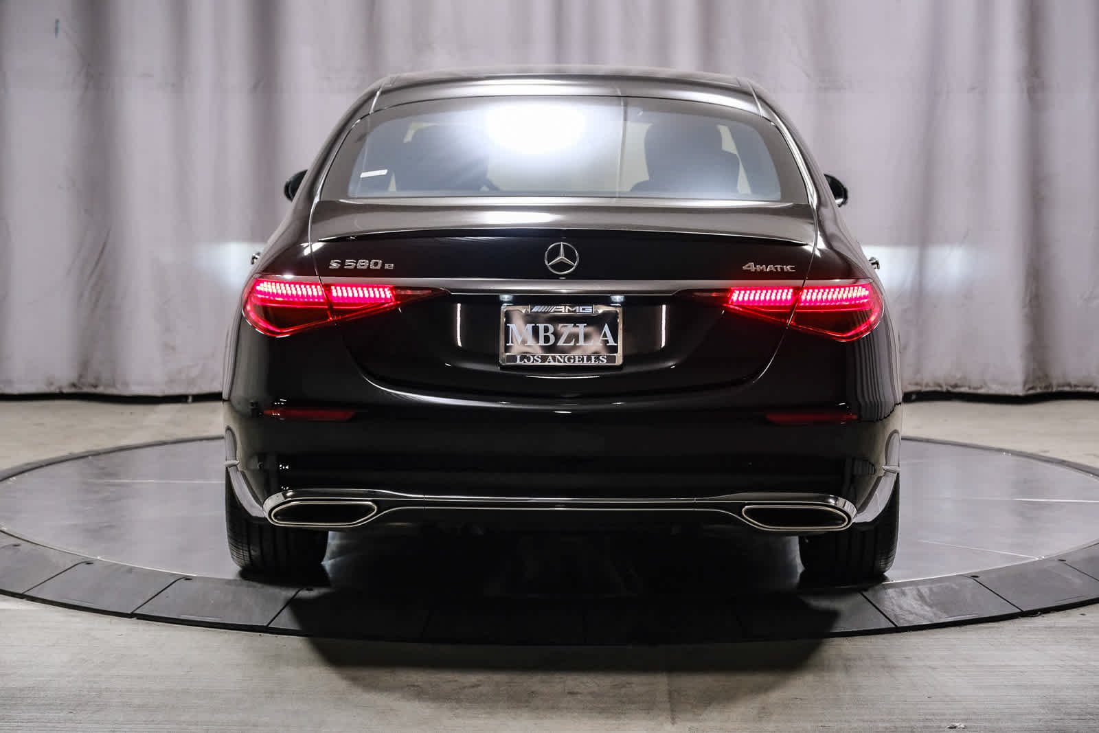 Used 2024 Black Mercedes-Benz S 580e image 3