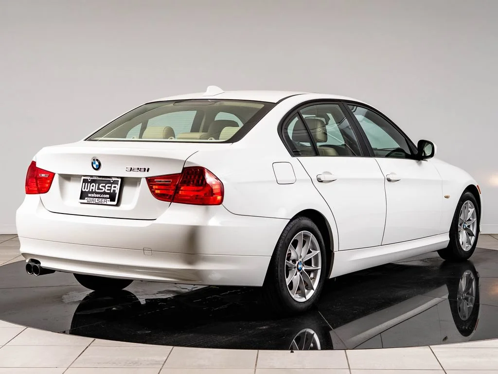 Used 2010 Alpine White BMW 328i image 10