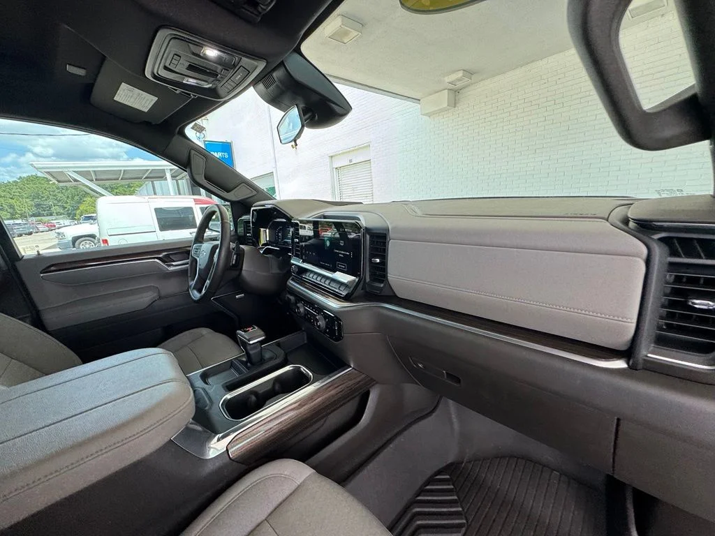 Used 2025 Gray Chevrolet RST image 17