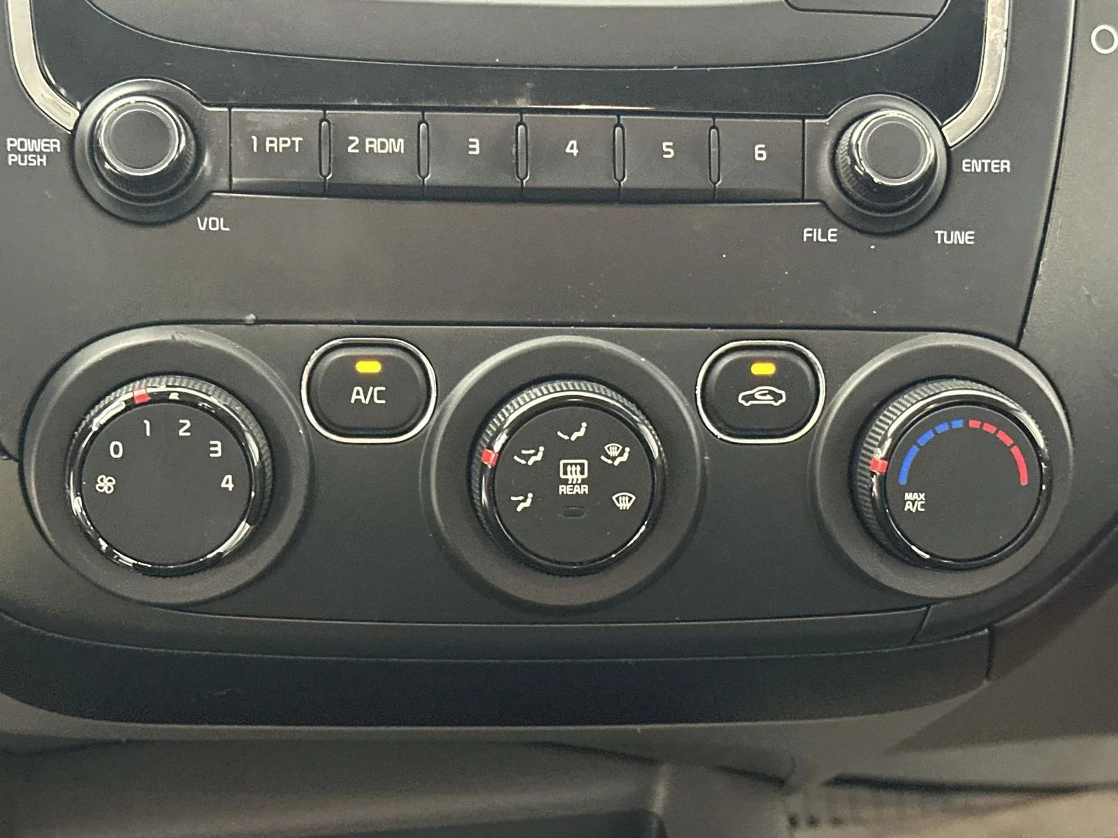 Used 2017 White Kia LX image 18