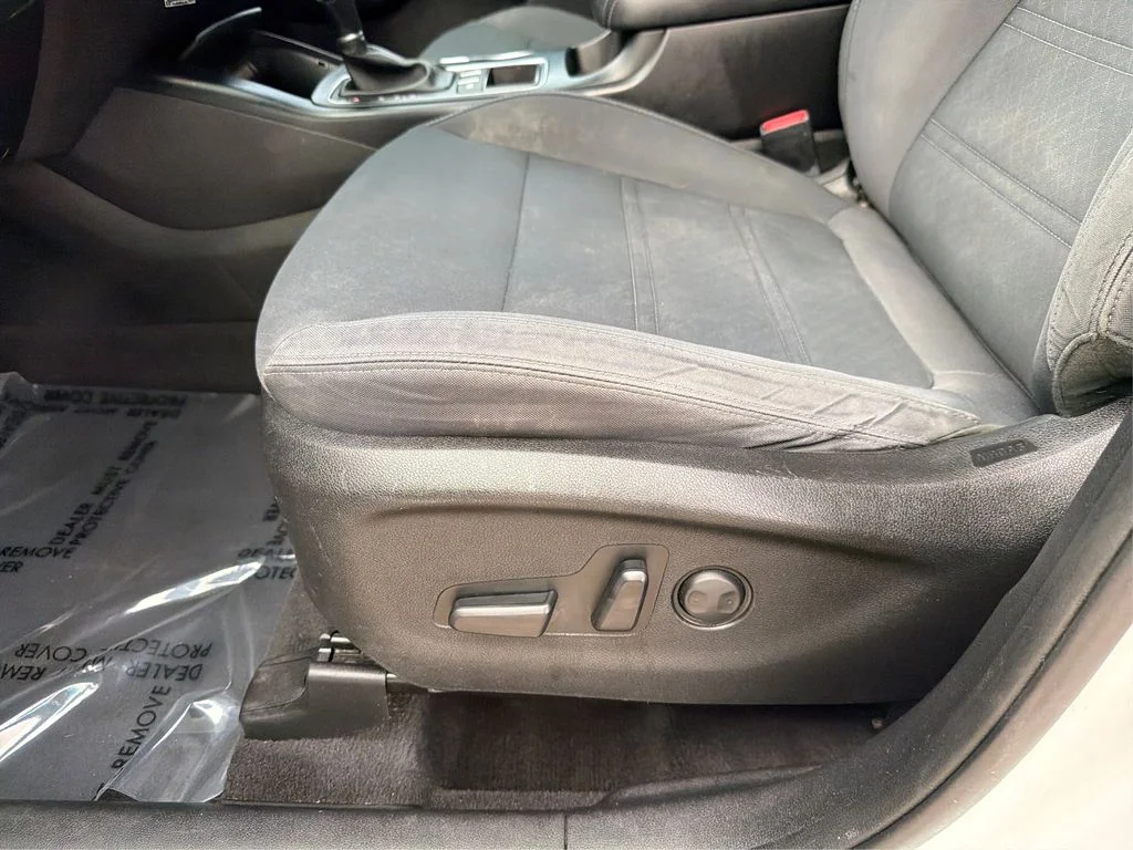 Used 2016 Snow White Pearl Kia LX image 18