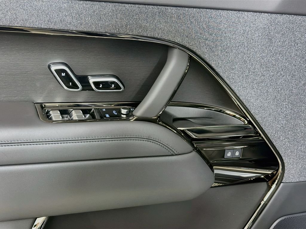 New 2026 Varesine Blue Land Rover Dynamic SE image 18