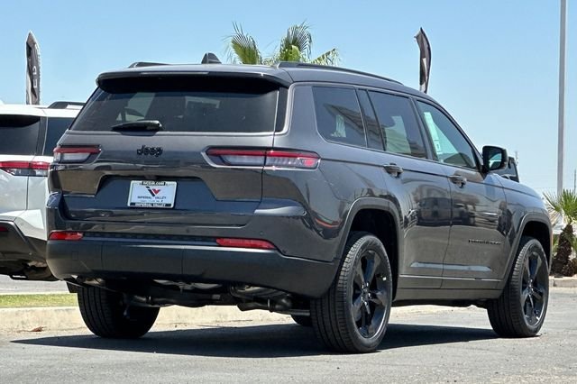 New 2026 Baltic Gray Metallic Clear-Coat Exterior Paint Jeep Limited image 3