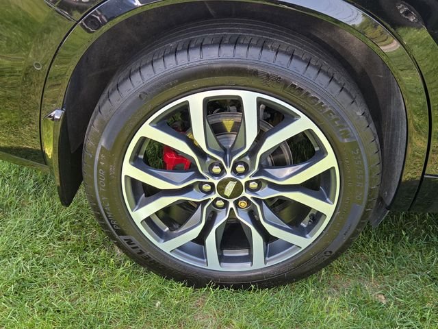 Used 2024  Cadillac Sport image 4
