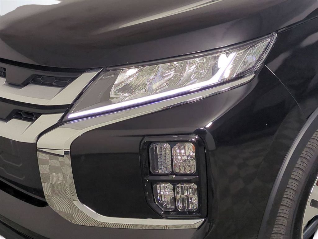 Used 2024  Mitsubishi 2.0 ES image 10