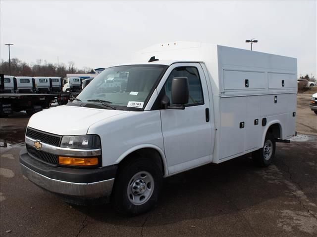 2025 Chevrolet Express Cutaway Base