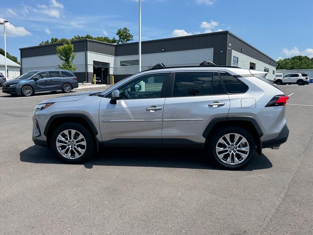 Used 2023 SILVER SKY METALLIC Toyota XLE Premium image 2
