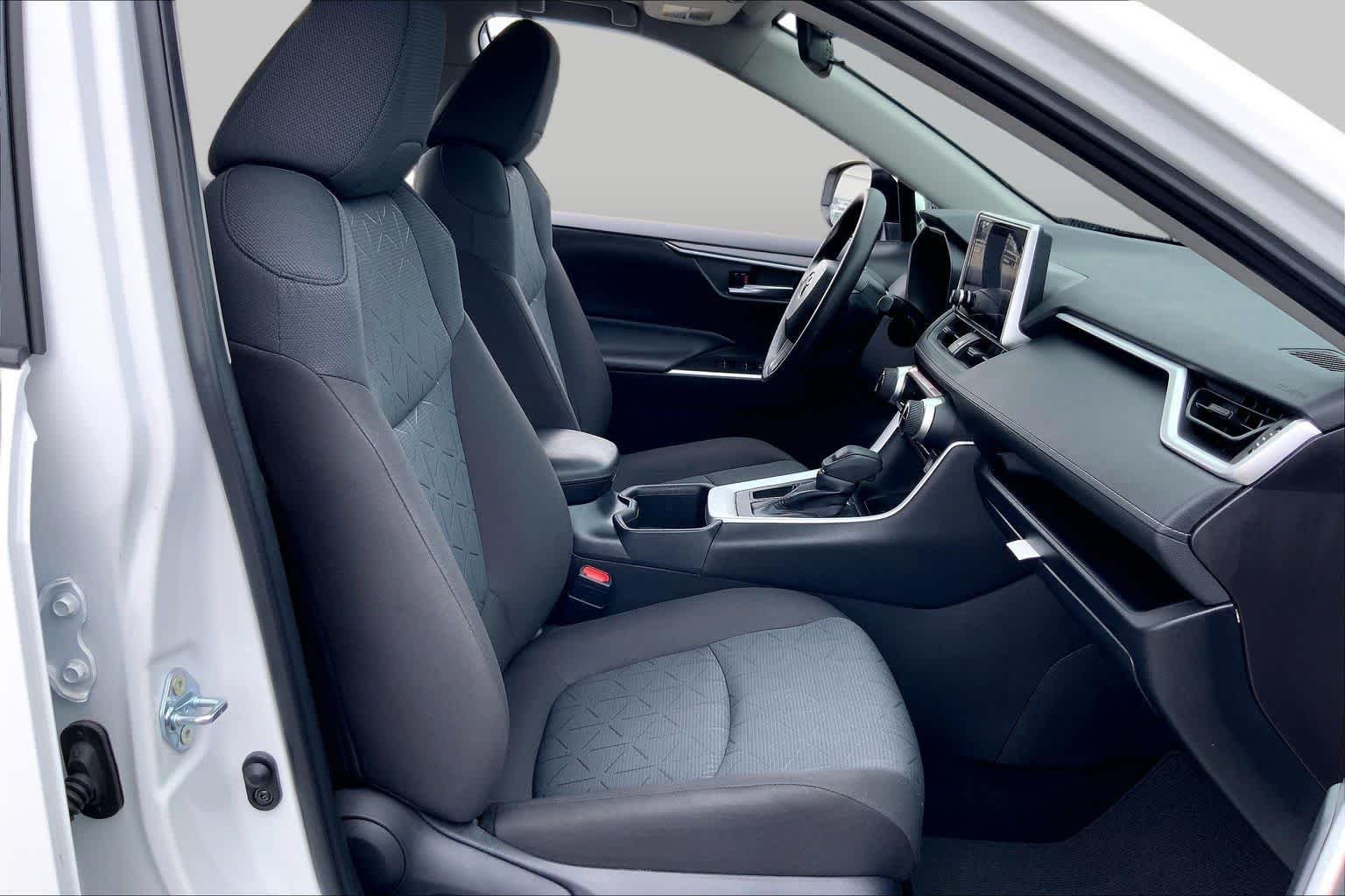 Used 2025 Ice Cap Toyota XLE image 9