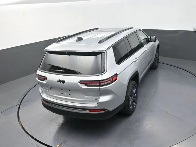 New 2026 Silver Zynith Exterior Paint Jeep Limited image 17