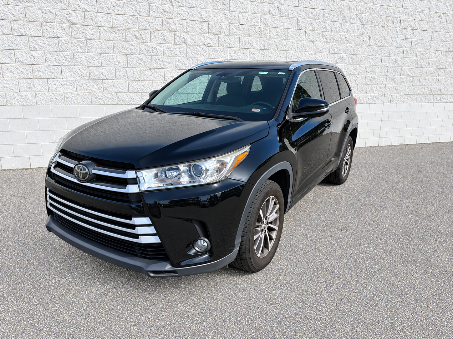 Used 2018 Midnight Black Metallic Toyota XLE image 1