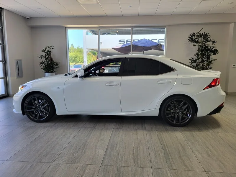 Used 2016 Ultra White LEXUS 4DR SDN image 2