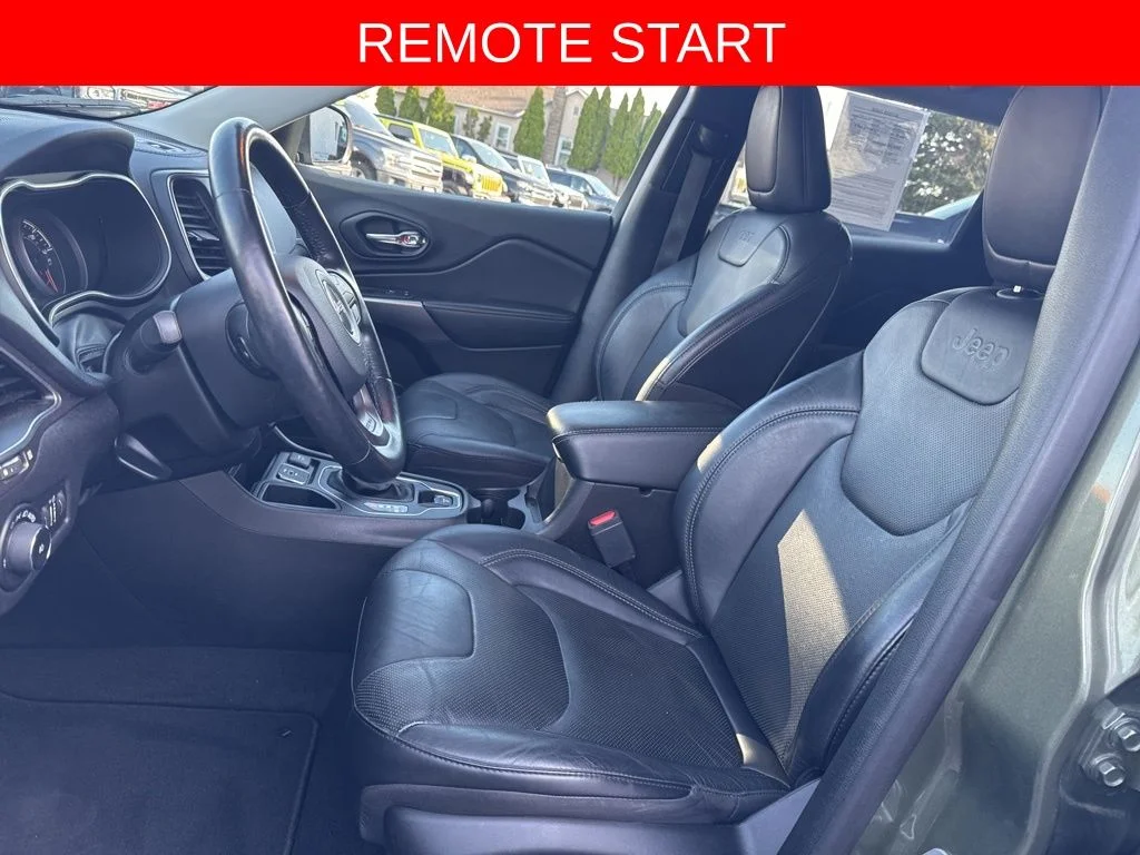 Used 2021 Green Jeep Latitude Lux image 2