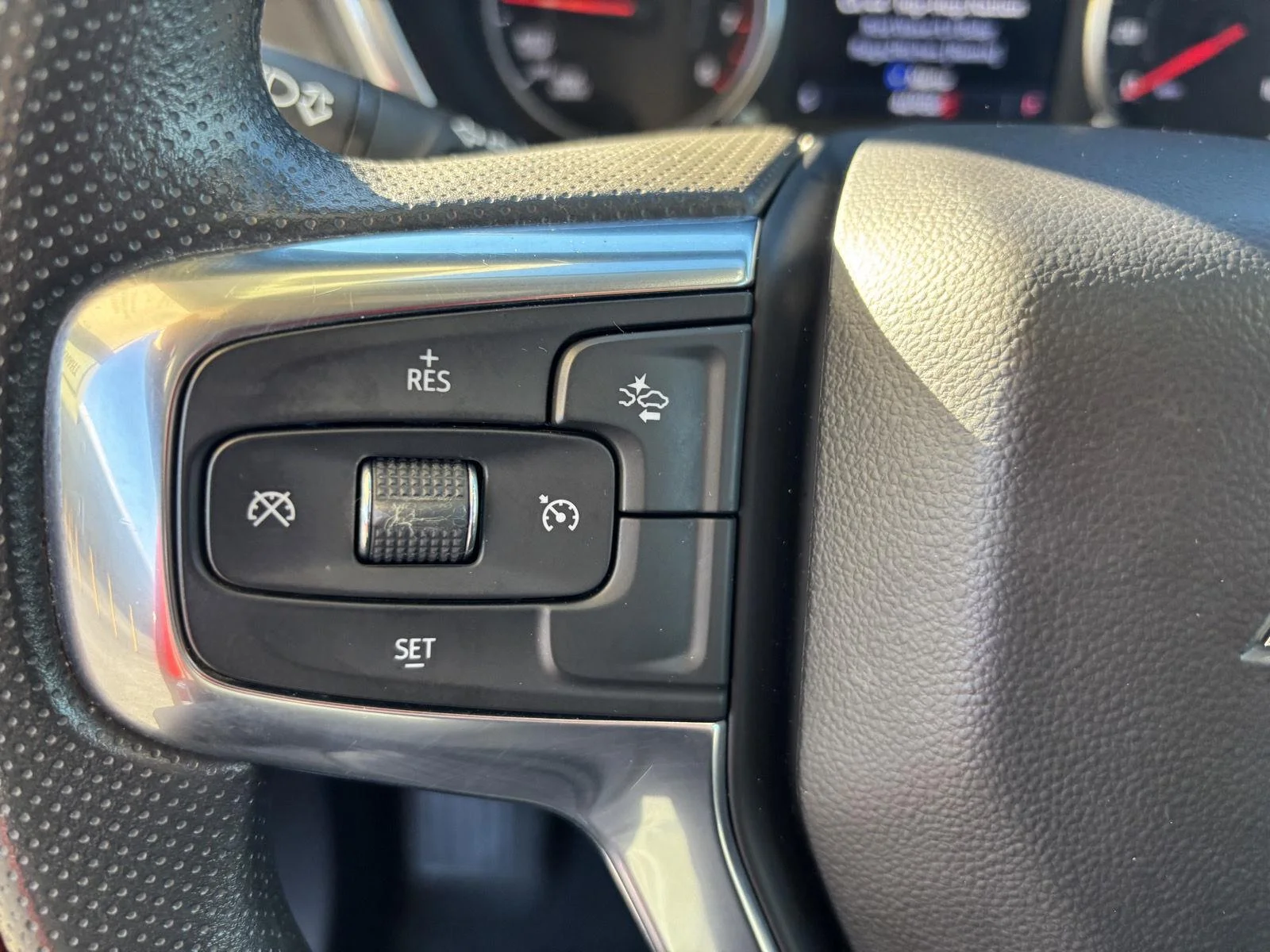 Used 2023 RADIANT RED TINTCOAT Chevrolet LT image 22