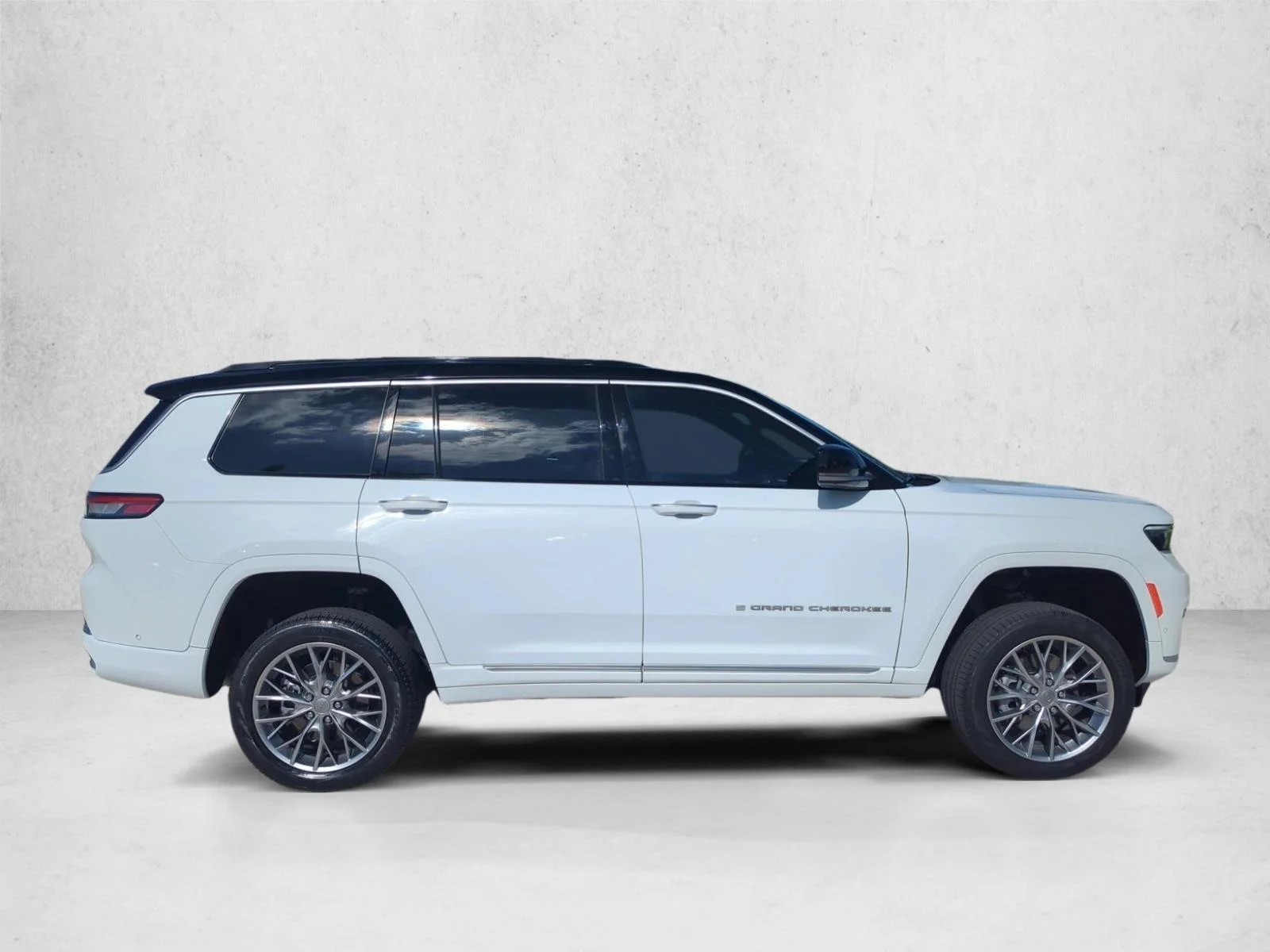 Used 2025 Bright White Clearcoat Jeep Summit image 4