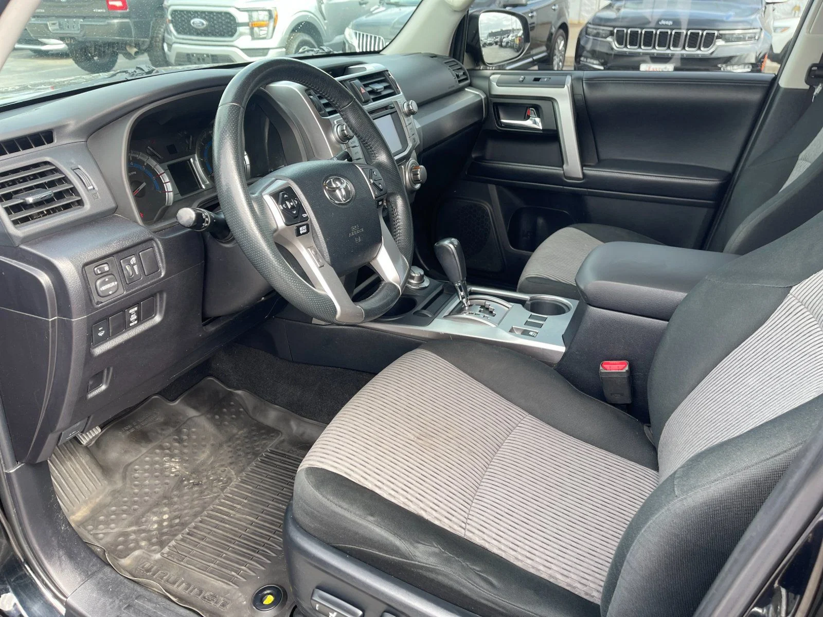 Used 2019 Black Toyota SR5 image 11