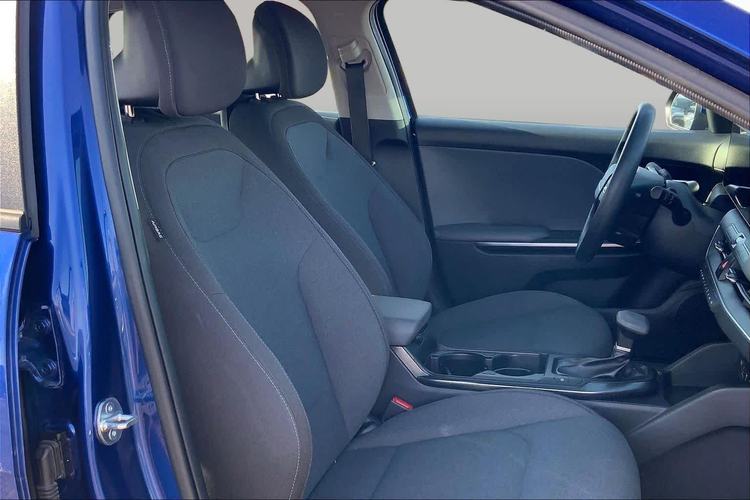 Used 2025 Deep Sea Blue Kia LXS image 9