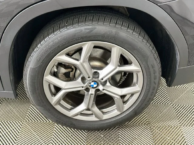 Used 2022 Gray BMW sDrive30i image 23
