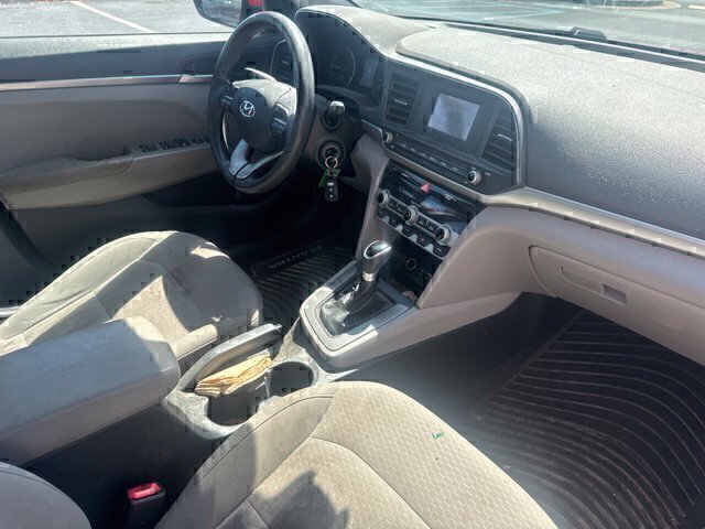 Used 2020 Red Hyundai SE image 25