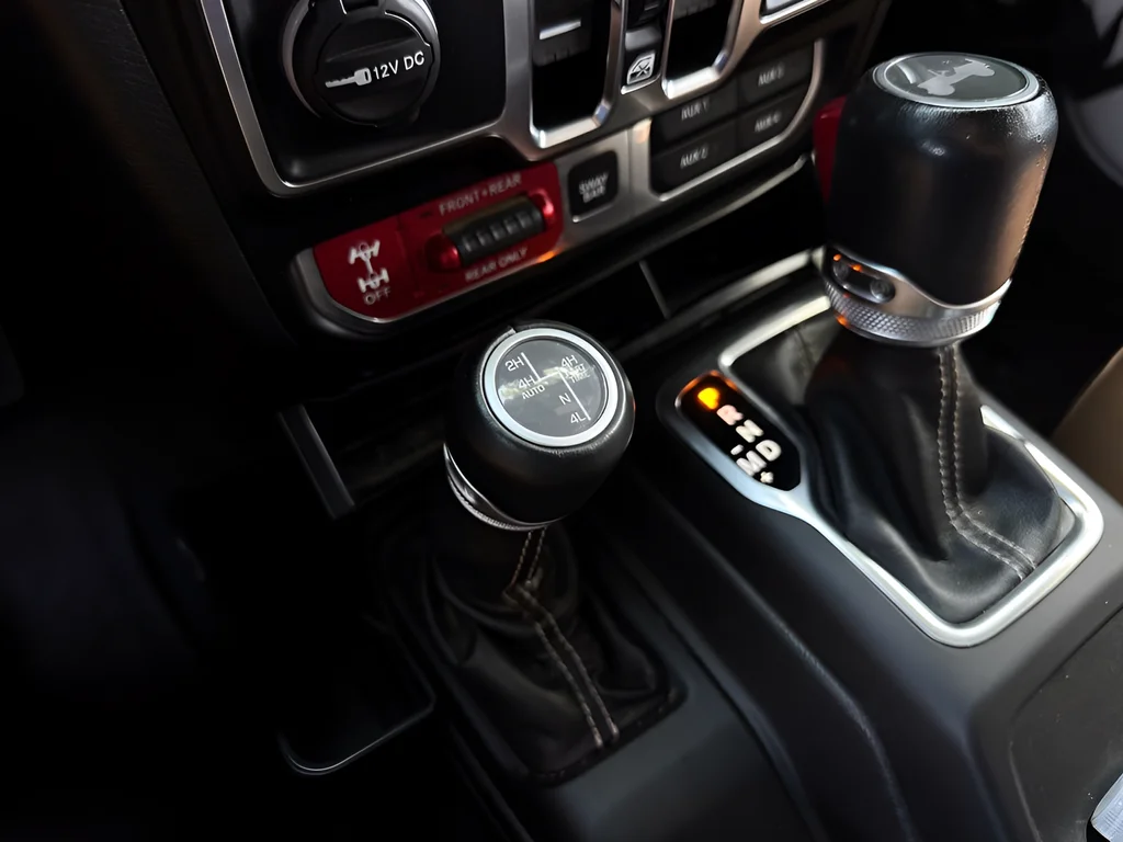 Used 2022 White Jeep Unlimited Rubicon 4xe image 13