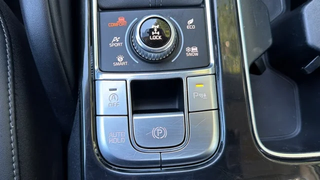 Used 2025 Everlasting Silver Kia S image 32