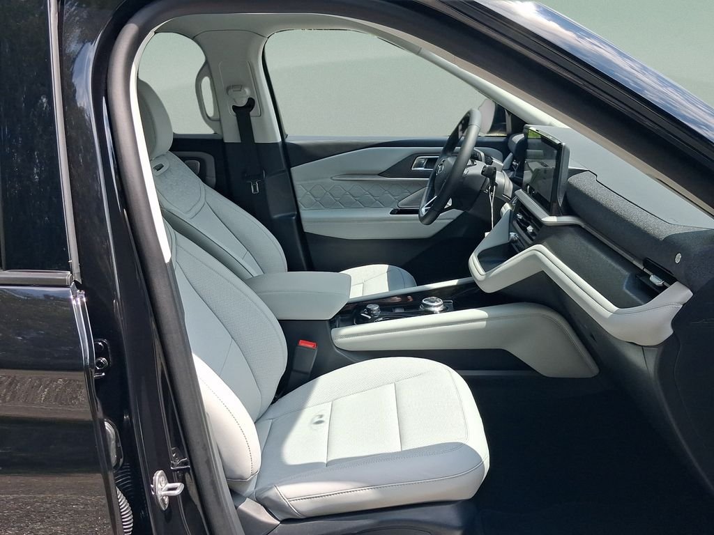 New 2026 Black Ford Platinum image 25