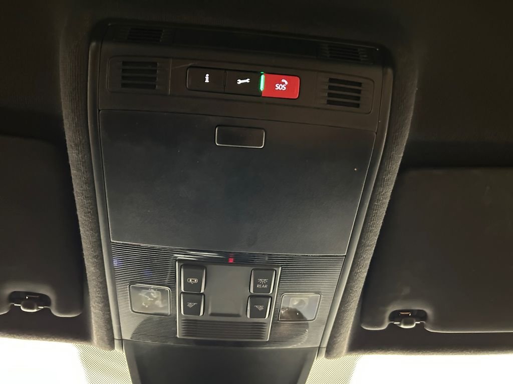 Used 2022  Volkswagen 2.0T SE image 29