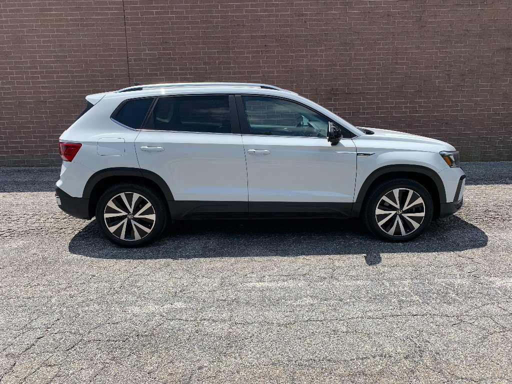 Used 2023 White Volkswagen SE image 23