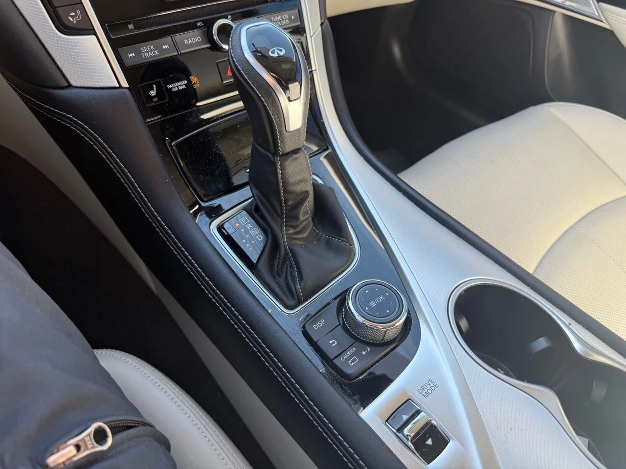 Used 2024 Majestic White INFINITI Luxe image 22