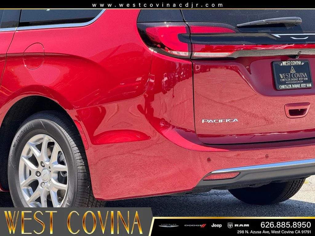 New 2027 Red Hot Pearl-Coat Exterior Paint Chrysler Select image 13
