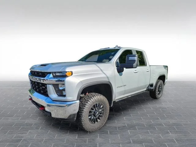 Used 2022 Silver Ice Metallic Chevrolet LT image 3
