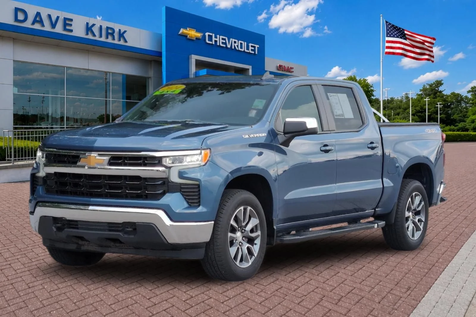 Used 2024 Lakeshore Blue Metallic Chevrolet LT (2FL) image 7
