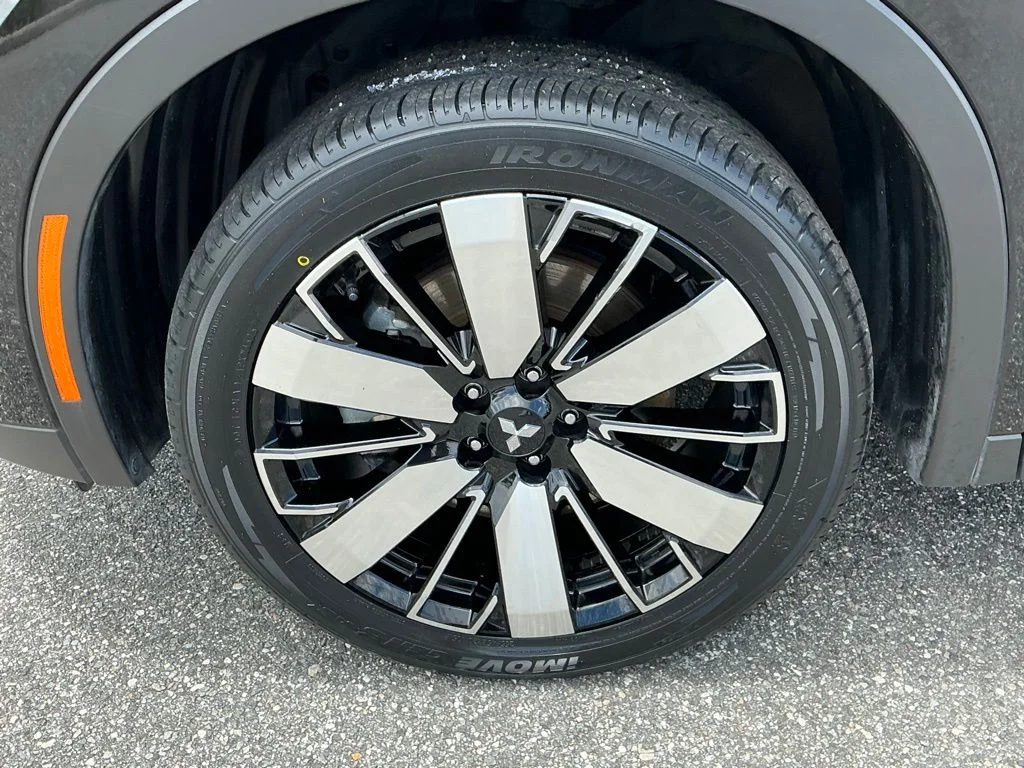 Used 2025  Mitsubishi SE image 20