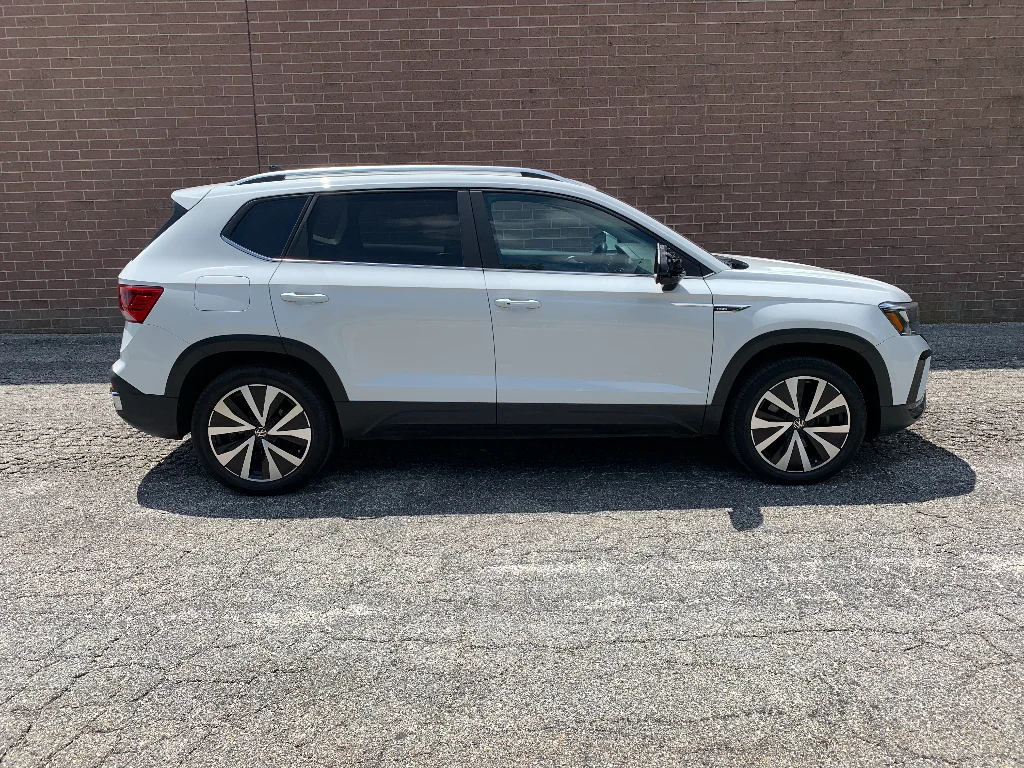 Used 2023 White Volkswagen SE image 23