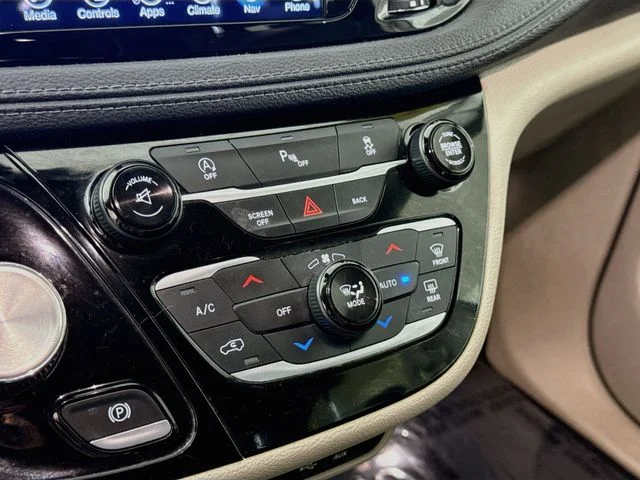 Used 2017 Red Chrysler Limited image 16