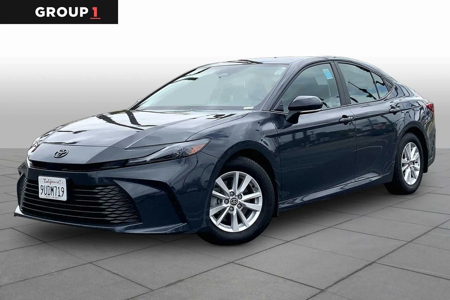 2025 Toyota Camry LE Hybrid's photo