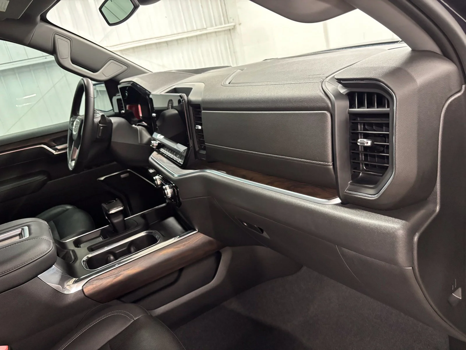 Used 2022 Silver GMC SLT image 16