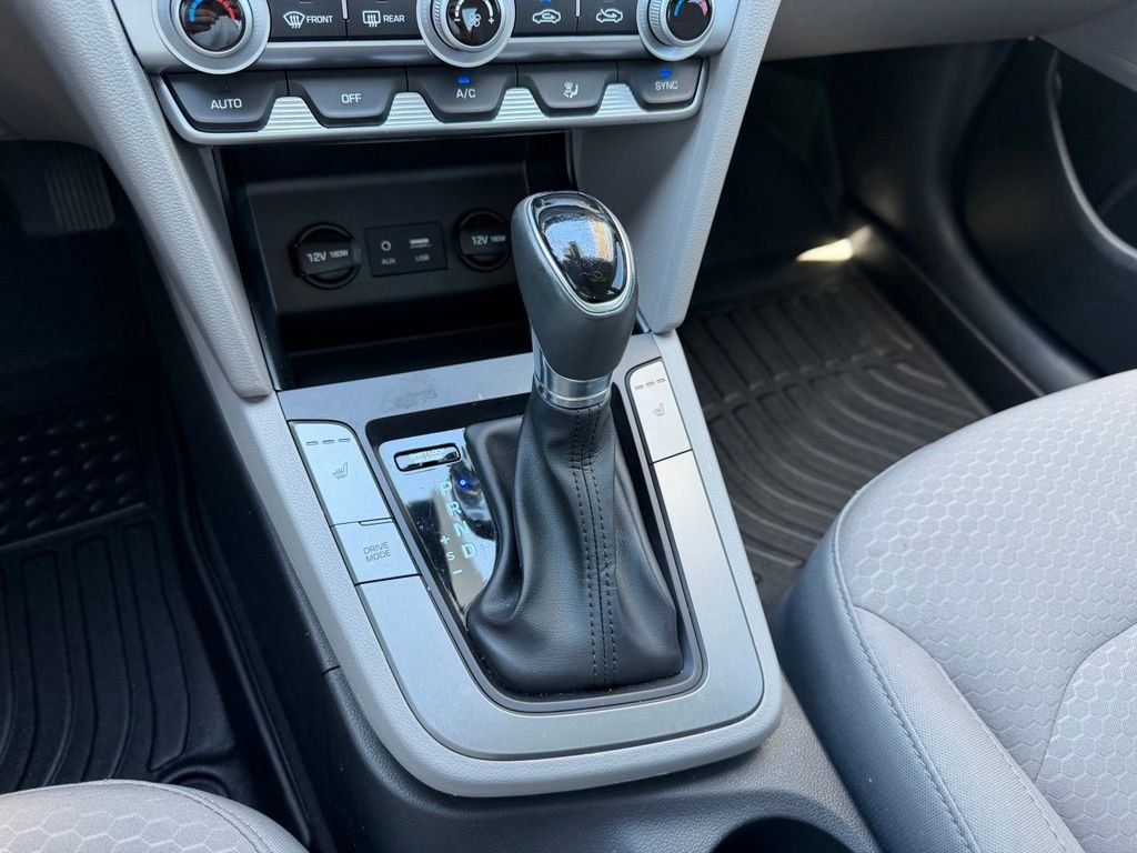 Used 2020 Fluid Metal Hyundai Value Edition image 24