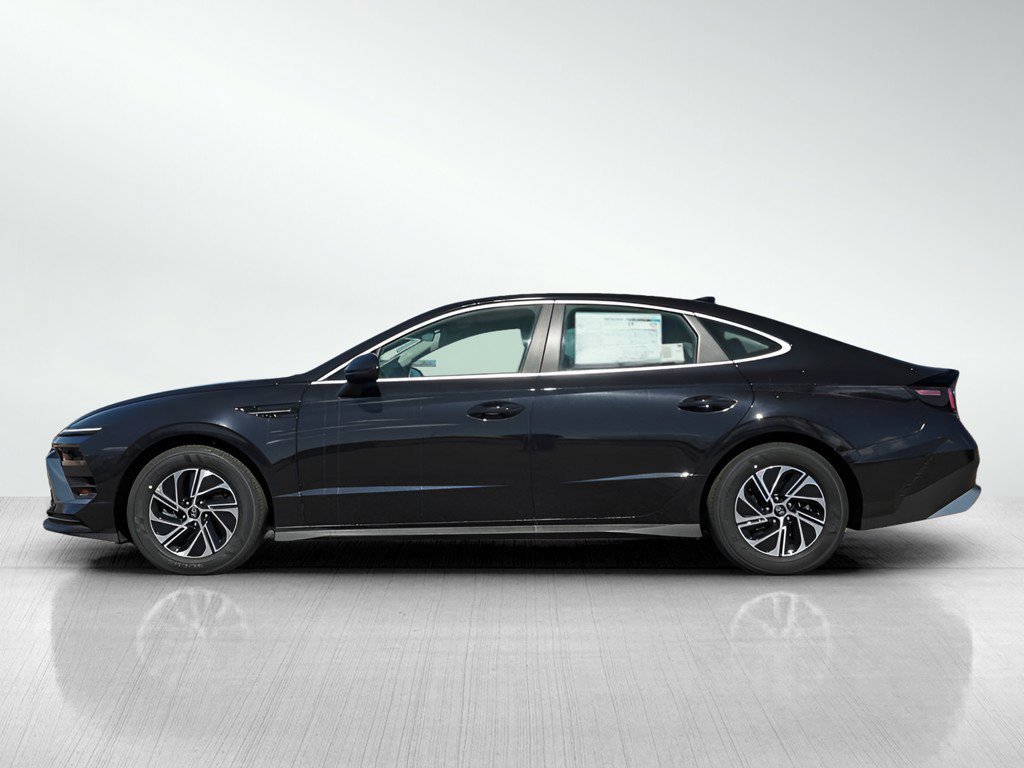 New 2026 Carbon Blue Hyundai Blue FWD image 4