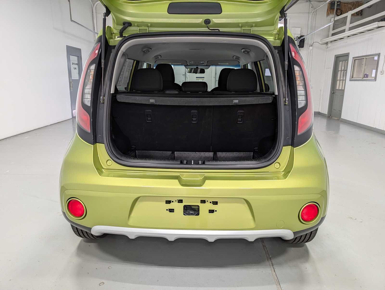 Used 2017 Alien II Kia + image 35