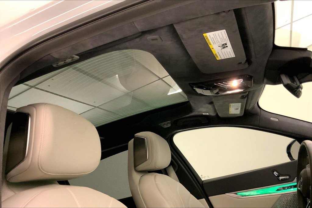 Certified Used 2023 Mineral White Metallic BMW  image 25