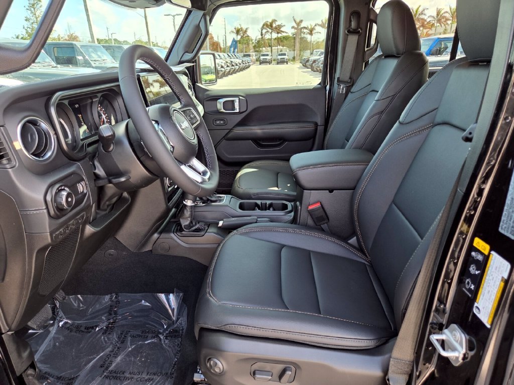 New 2026 Black Clear-Coat Exterior Paint Jeep Sahara image 13