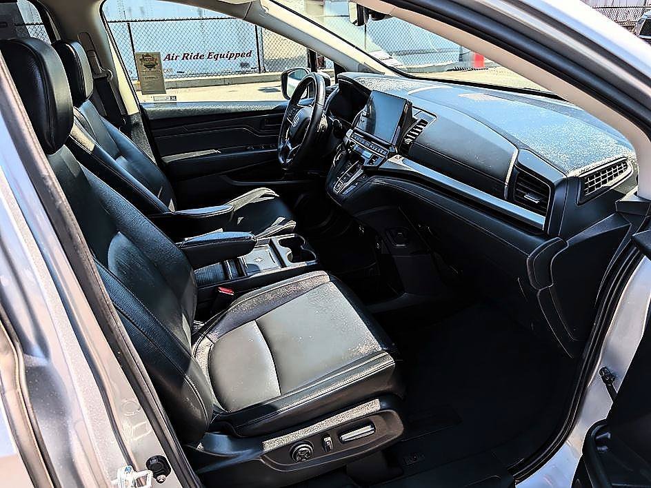 Used 2025 Solar Silver Metallic Honda EX-L image 22