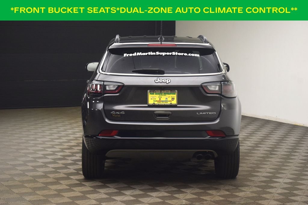 Used 2019 Granite Crystal Metallic Clearcoat Jeep Latitude image 8