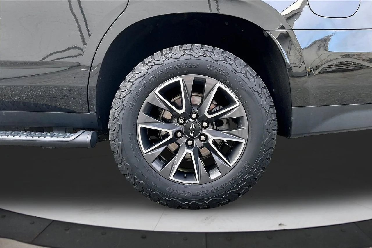 Used 2021 Black Chevrolet Z71 image 36