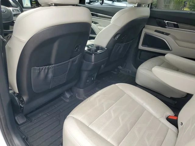 Used 2021 White Kia SX image 23