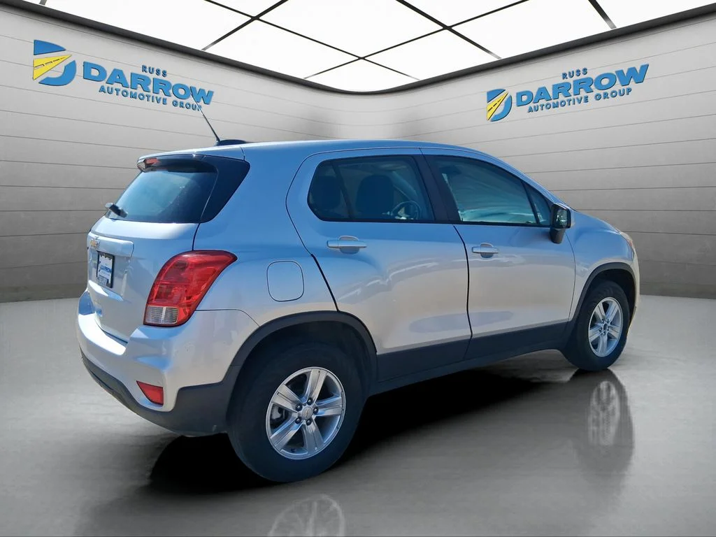 Used 2018 Silver Chevrolet LS image 5