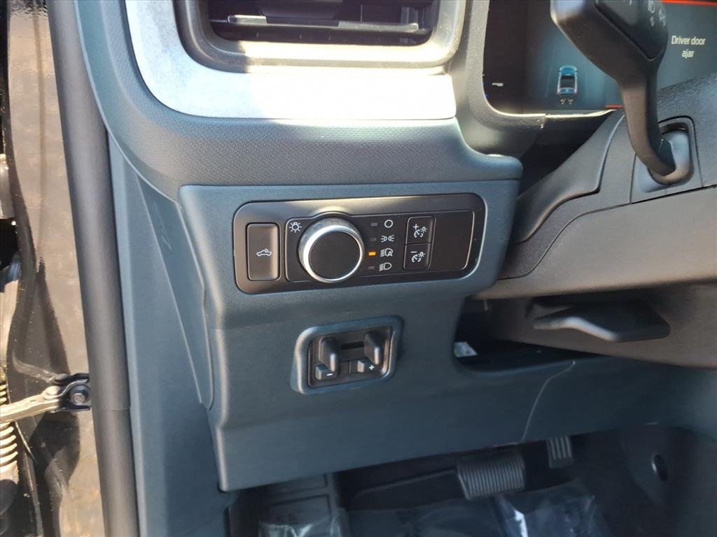 New 2026 Shadow Black Ford XLT image 18