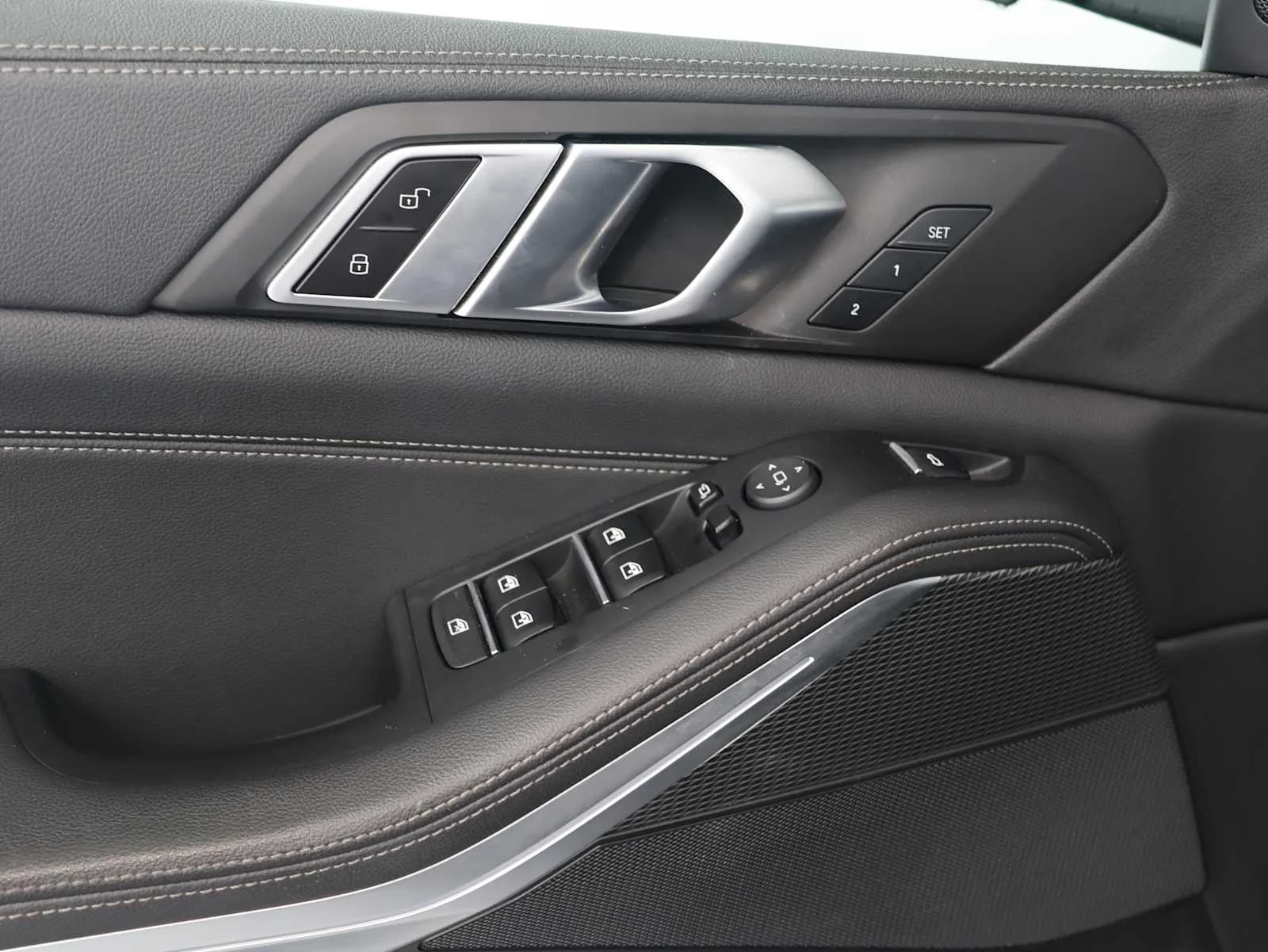 Used 2022 Black Sapphire Metallic BMW sDrive40i image 20