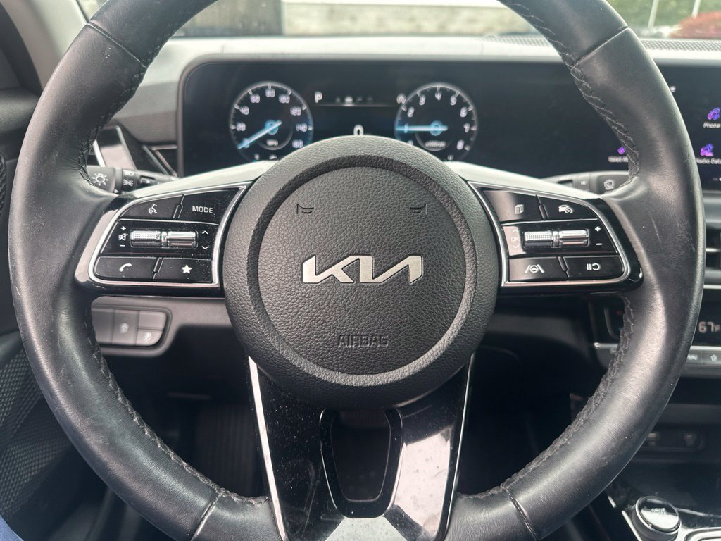Used 2024 White Kia S image 27